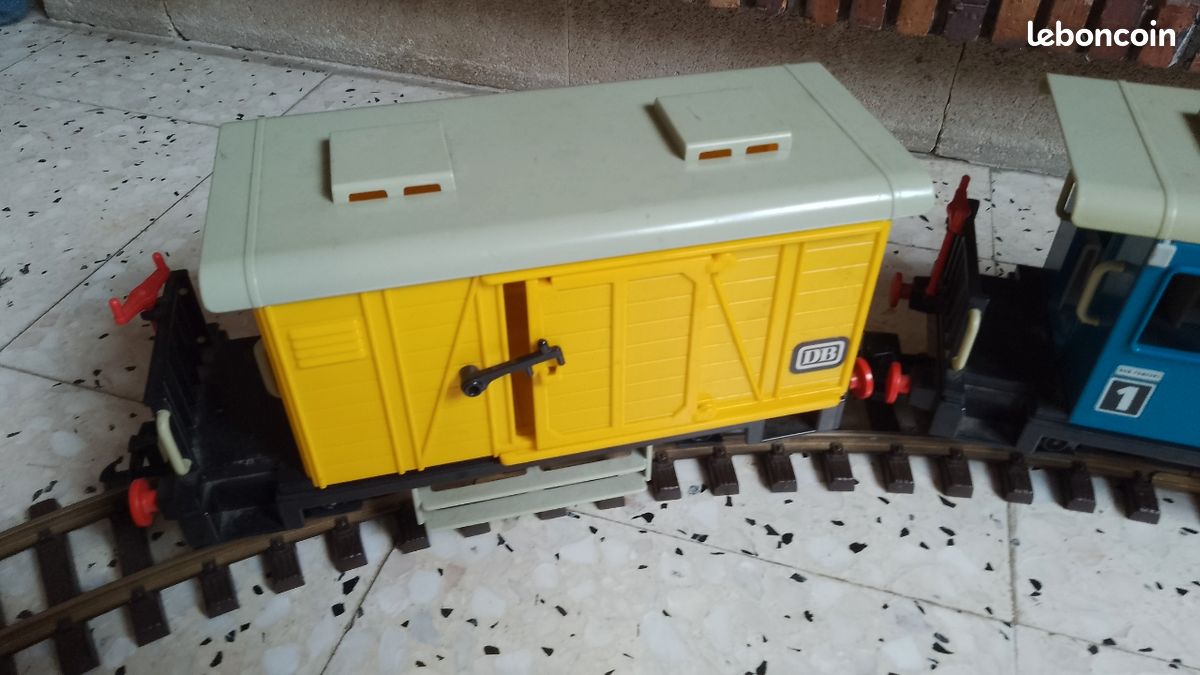Important circuit de train electrique playmobil vintage 1981 en France | Clasf jeux