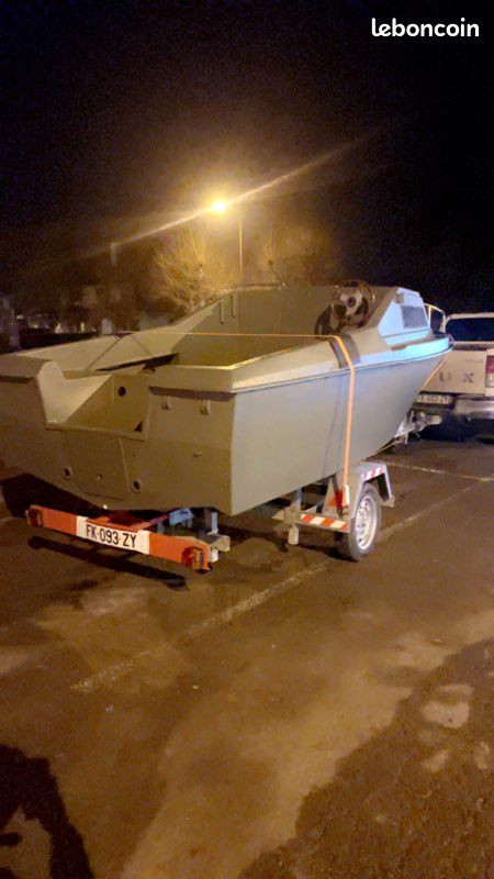 Bateau cabine carpe (image 2)