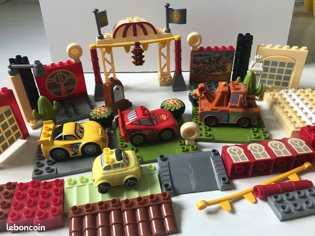 Lot de Mega Bloks Disney + 2 voitures Lego Cars (image 5)