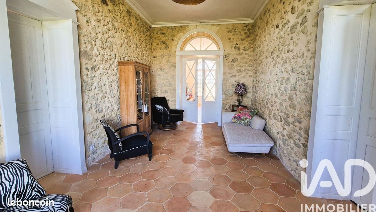 Maison 10 pièces 379 m² · à Saint-Martial · 379 m² · 598 500 €
