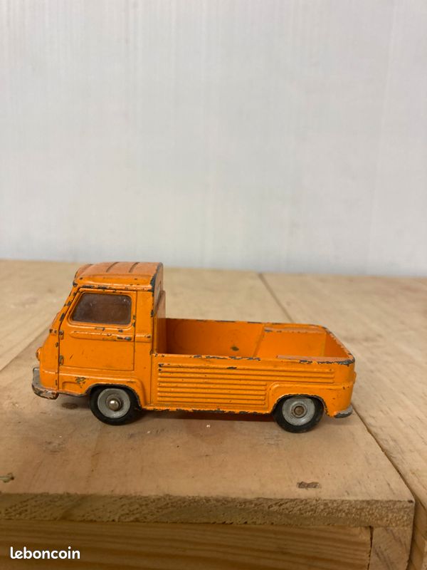 UTR45 UTILITAIRES RENAULT 1/43 Estafette pick-up – Jumajo