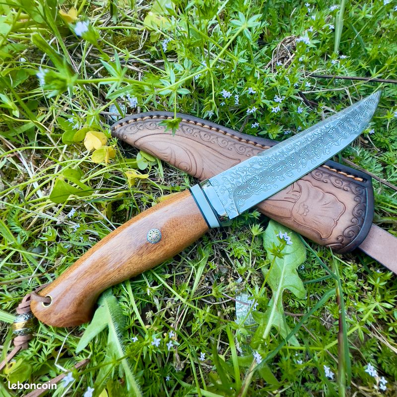 Couteau Skinner Damas Lame Harpoon Acier 256 Couches Manche 2 Bois Etui Cuir Fabric Artisanale Item 13860075 Couteau Skinner Damas Lame Harpoon Acier 256 Couches Manche 2 Bois Etui Cuir Fabric Artisanale Item 13860075