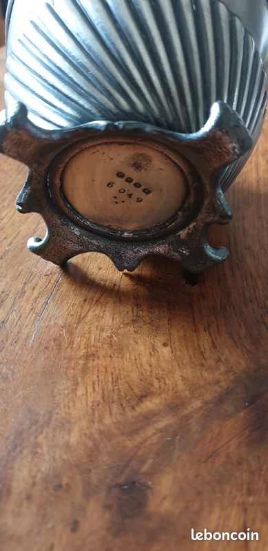Petit pot ancien en étain (image 2)