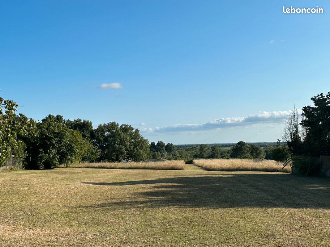 Grand terrain avec vue d'exception · à Prignac-Et-Marcamps · 249 000 €