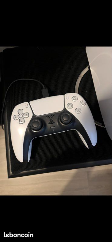 Ps5 digital en parfait état avec facture et garanti - Consoles