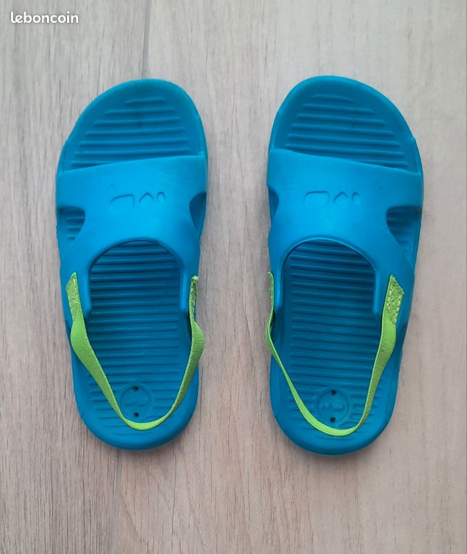 Chaussures Sandale Piscine Enfant
en bon état - Pointure 27/28 -
Decathlon Nabaji (image 1)