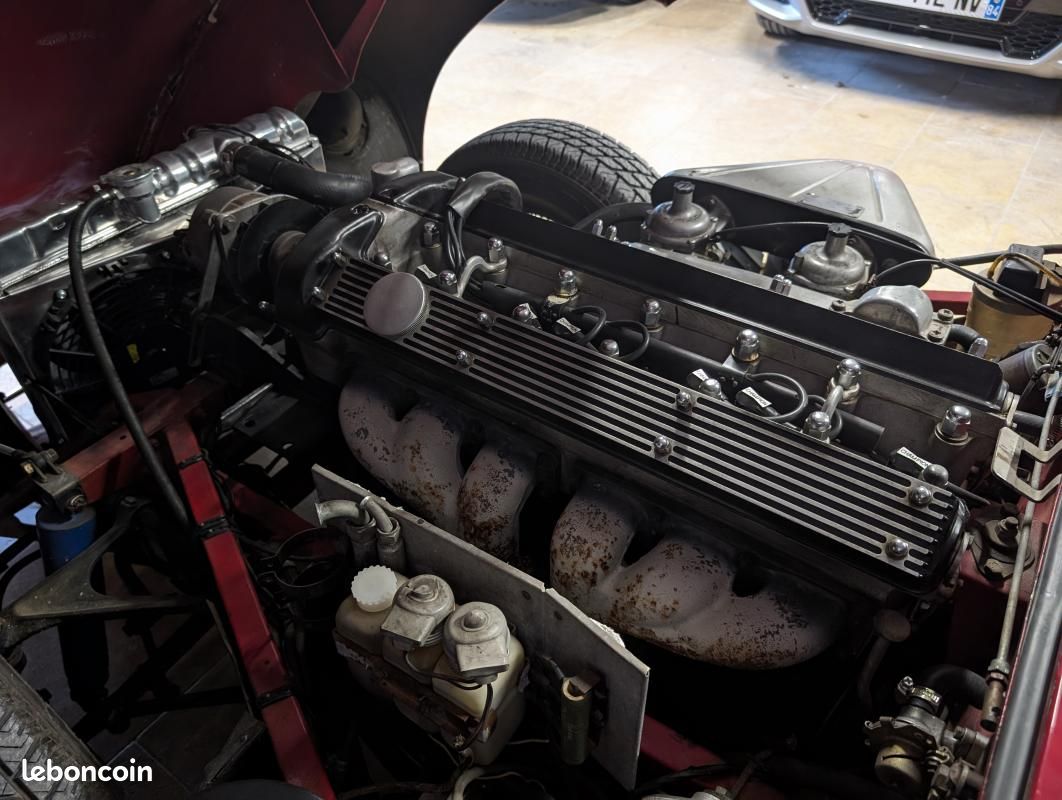 Jaguar E-Type Series 2 4.2 6 cyl en ligne (image 32)