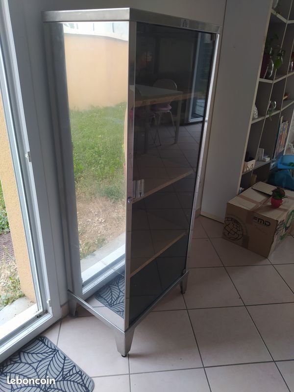 Vitrine médicale (image 2)
