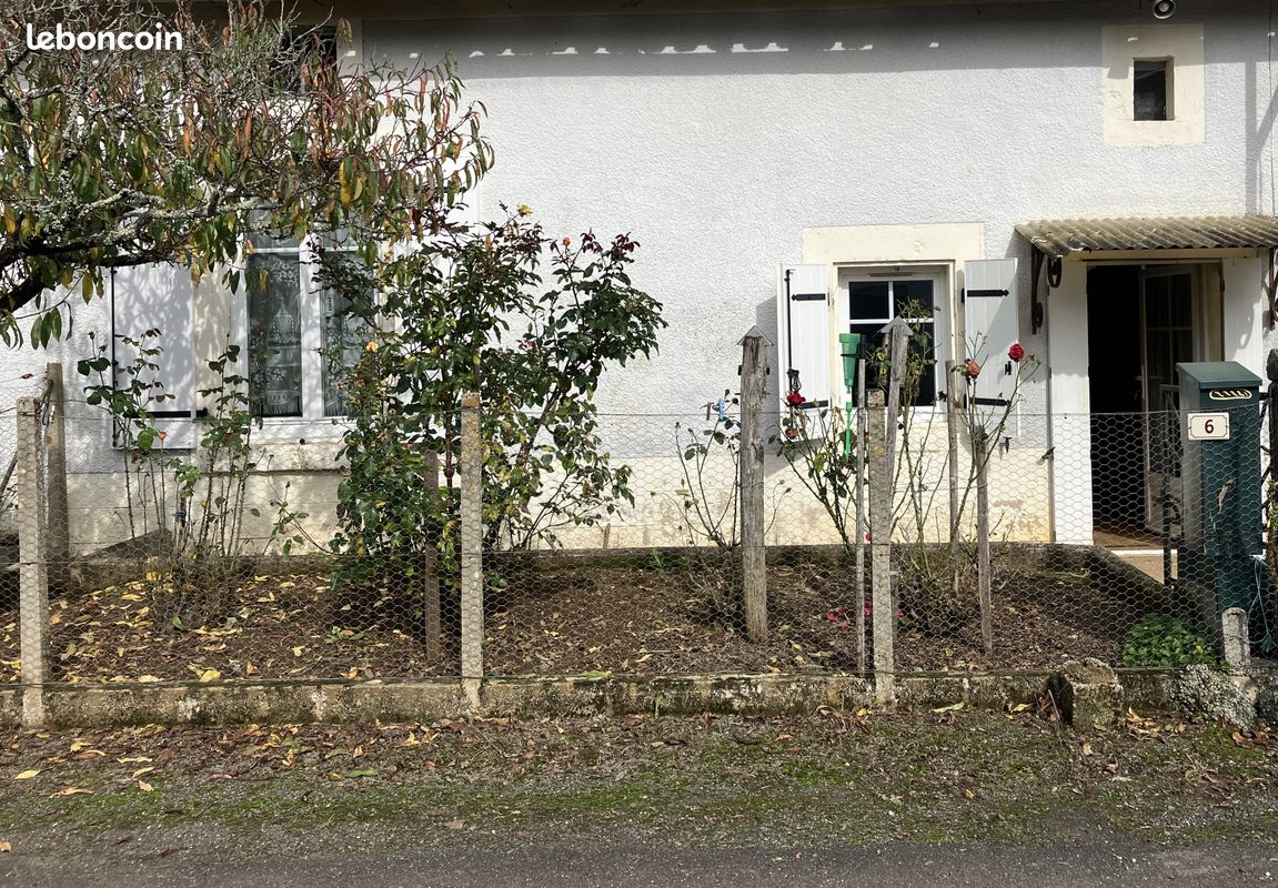 Maison 3 pièces 100 m² · à La Forêt-de-Tessé · 100 m² · 70 000 €