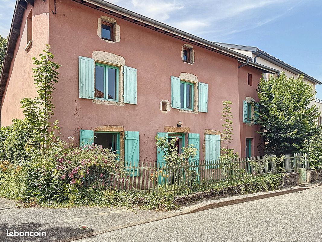 Maison 12 pièces 277 m² · à Pusignan · 277 m² · 325 000 €