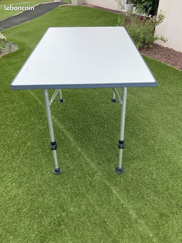 Tables de Camping Résistantes et Pliables | Berger Camping