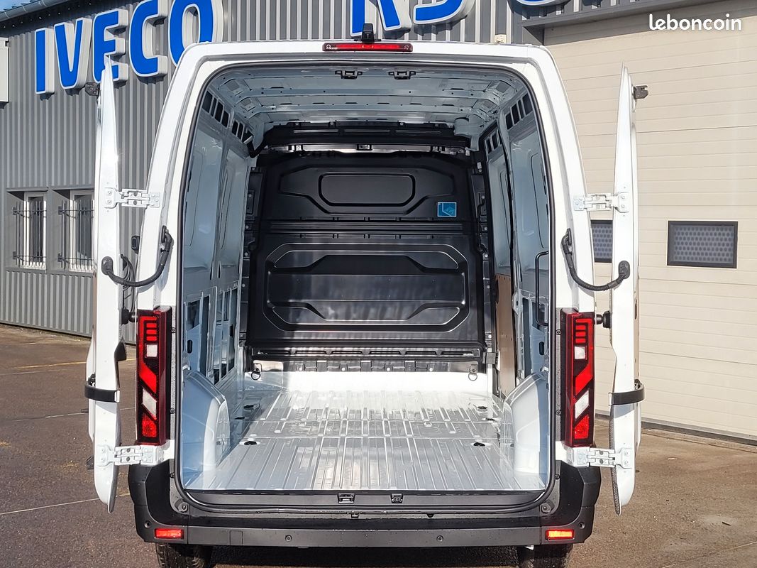 RENAULT MASTER IV 3T5 L3H2 FOURGON 2.0 Blue DCI 170 AUTO EXTRA 03 PLACES NEUF avec BOITE AUTO + CAMÉRA RECUL + CLIM AUTO + RADARS AVANT-ARRIERE-LATÉRAUX + PNEUS TOUS TEMPS ( Prix de Vente 34 990 HT ) (image 6)