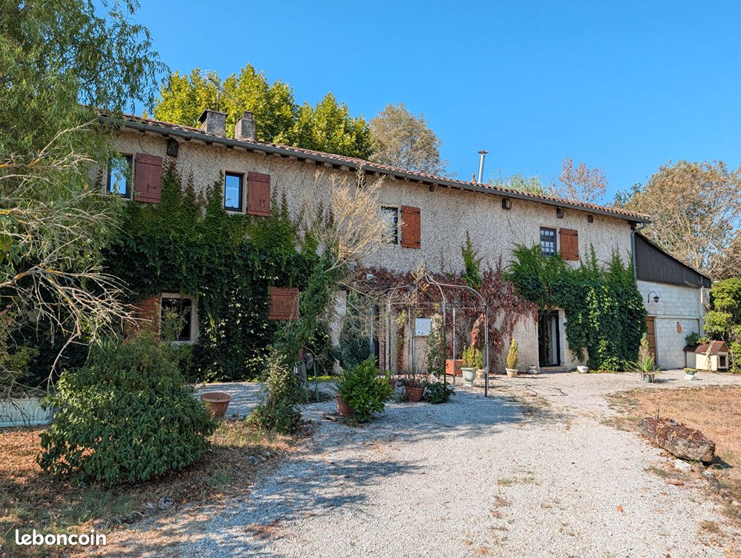 Maison 8 pièces 274 m² · à Revel · 274 m² · 325 000 €