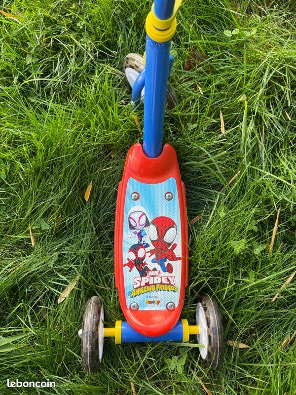 Trottinette 3 Roues Spidey – Licence Officielle – Guidon Réglable (64-74 Cm) – Dès 3 Ans, Jusqu’à 20 Kg