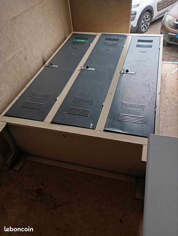 Vestiaire 3 portes (image 1)
