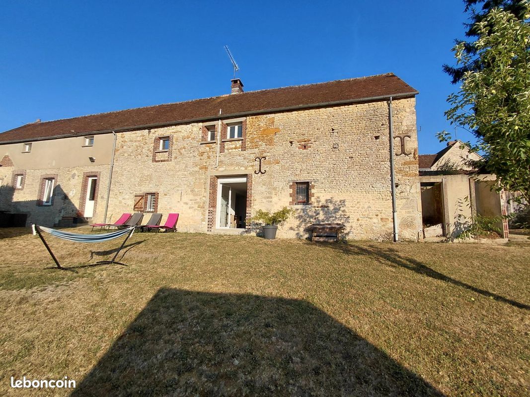 Maison 8 pièces 233 m² · à Mortagne-au-Perche · 233 m² · 244 400 €