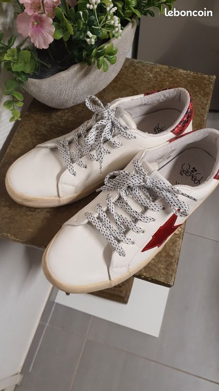 Sneackers femme marque Le temps des cerises taille 40 proche du