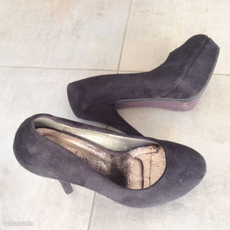 Escarpins nubuck noir Vera Pelle pointure 37 (image 1)
