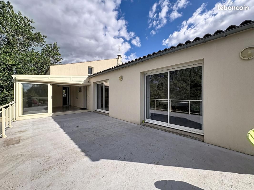 Maison 5 pièces 141 m² · à Saint-Agnant · 141 m² · 1 300 €/mois