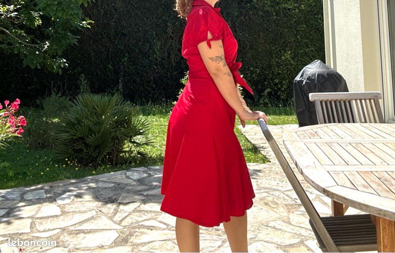 Robe chemise mi longue en coton rouge manches courtes liens de