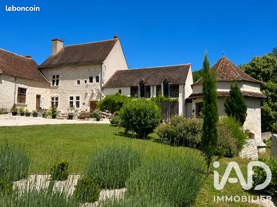 Maison 10 pièces 445 m² · à Beaugency · 445 m² · 1 200 000 €