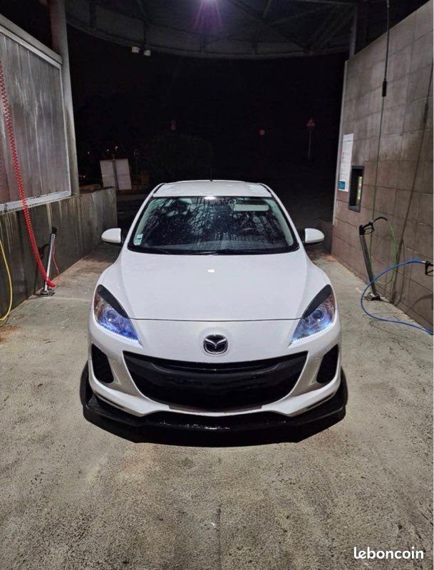 Mazda 3 (image 1)