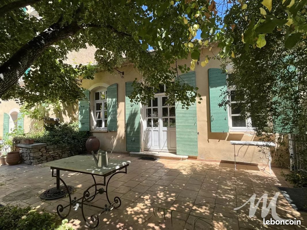 Maison 8 pièces 215 m² · à Saint-Maximin-la-Sainte-Baume · 215 m² · 695 000 €