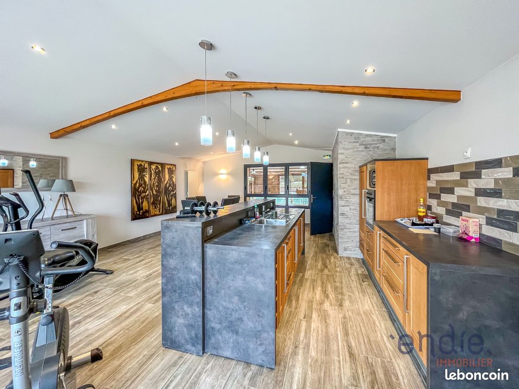 Propriété 7 pièces 278 m² (image 13)