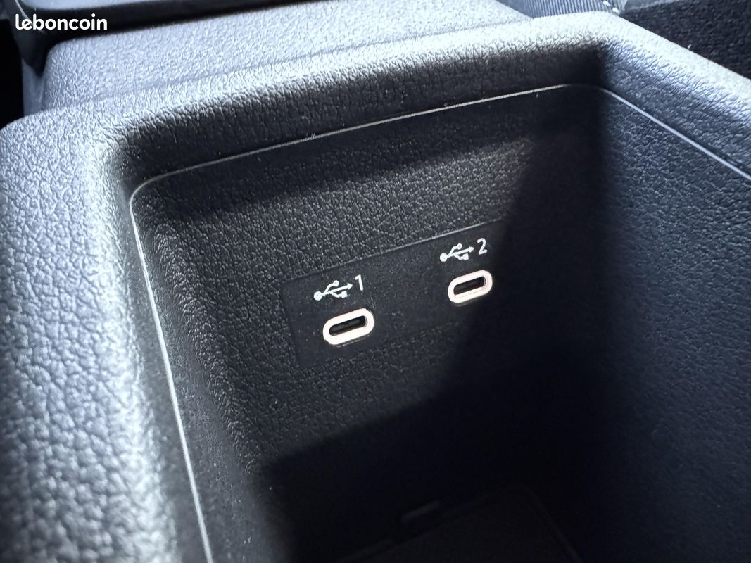 AUDI Q2 35 TFSI 150 S tronic 7 Design (image 29)