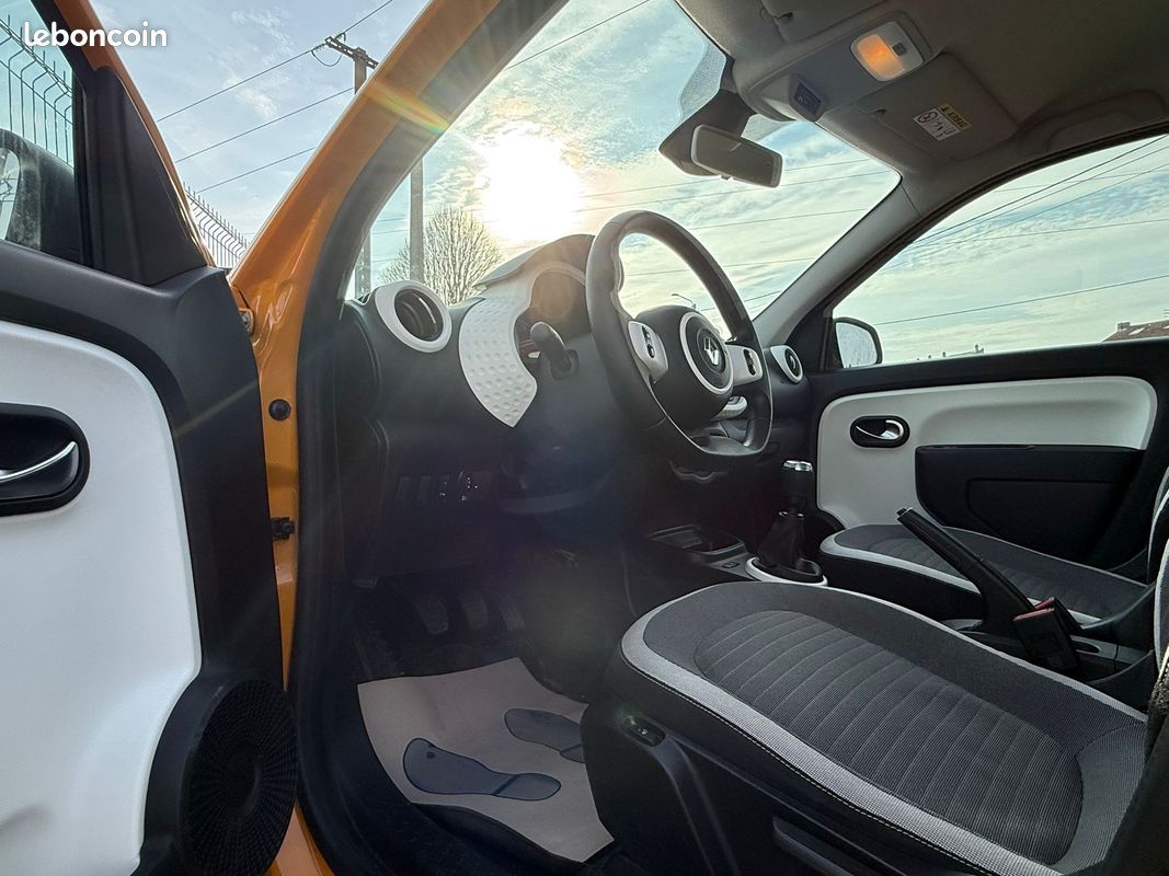 Renault Twingo 1.0 SCe 75 CV LIMITED - Sièges Chauffant - Financement à partir de 150e/Mois (image 14)