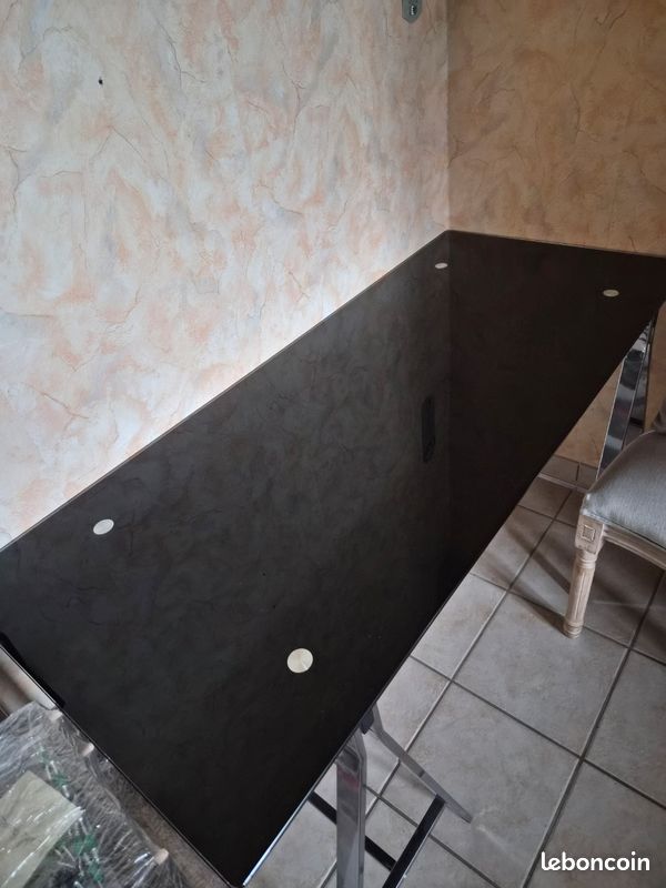 Bureau (image 1)