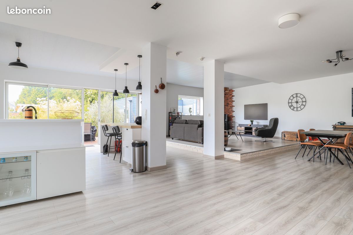 Maison 6 pièces 230 m² · à Rosières-en-Santerre · 230 m² · 395 000 €