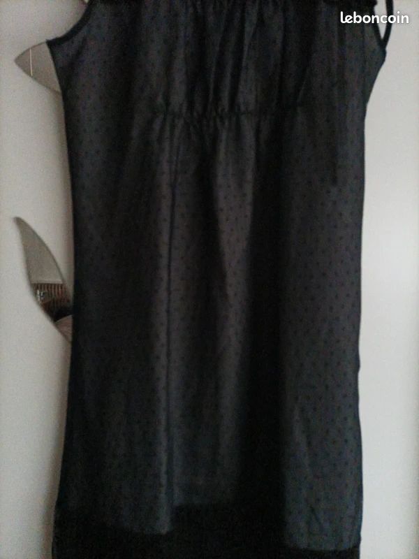 Robe cache cache T40 noire TBE (image 3)