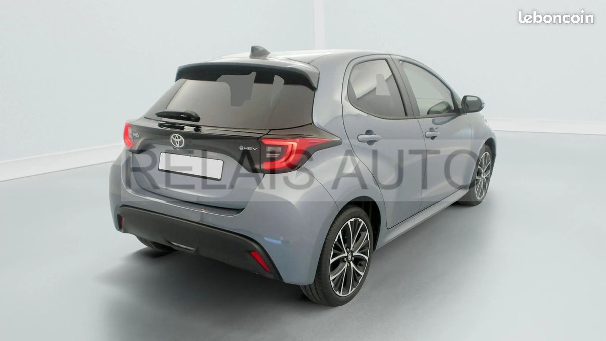 NEUF -14% TOYOTA YARIS HYBRIDE 116h DESIGN + PACK CONFORT (image 2)
