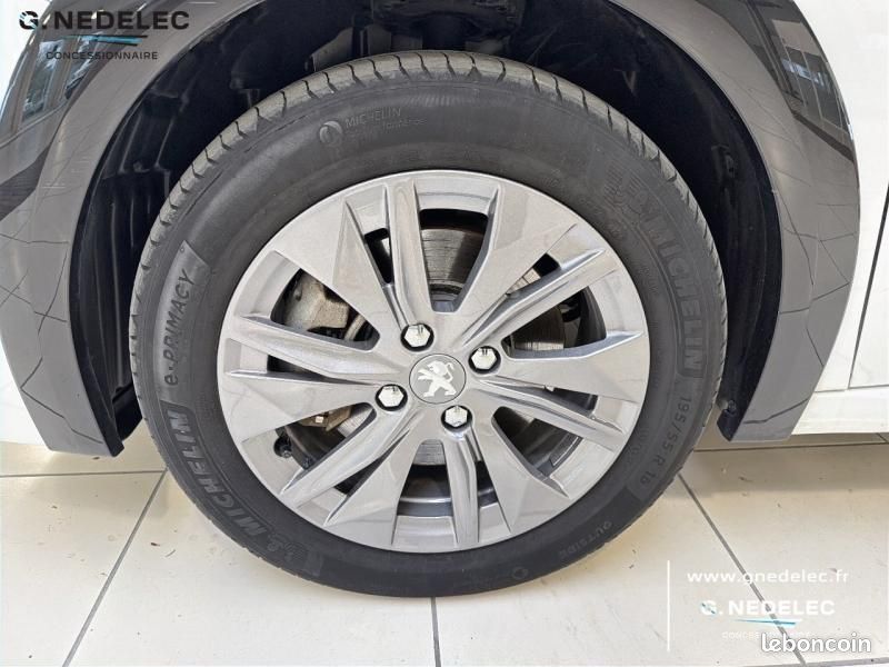 Peugeot 208 e-208 136ch Style (image 11)