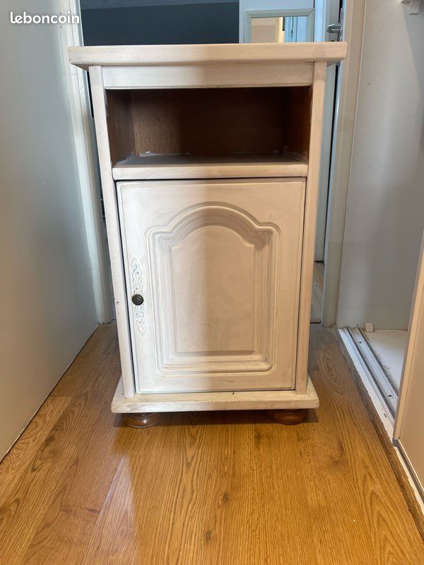 Petit meuble de rangement (image 1)