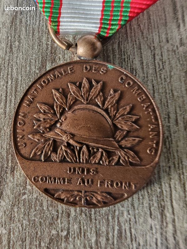 Médaille Militaire France – Union Nationale Des Combattants (42-45) – Fabrication Maroc