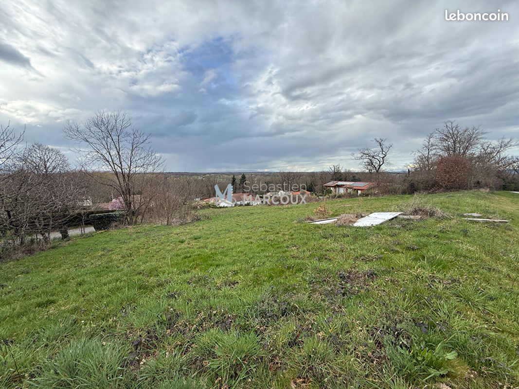 Terrain 2130 m² · à Poncins · 2 130 m² · 95 000 €