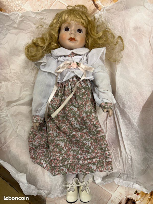Poupée en porcelaine vintage – Jennifer – The Hamilton Collection (image 1)
