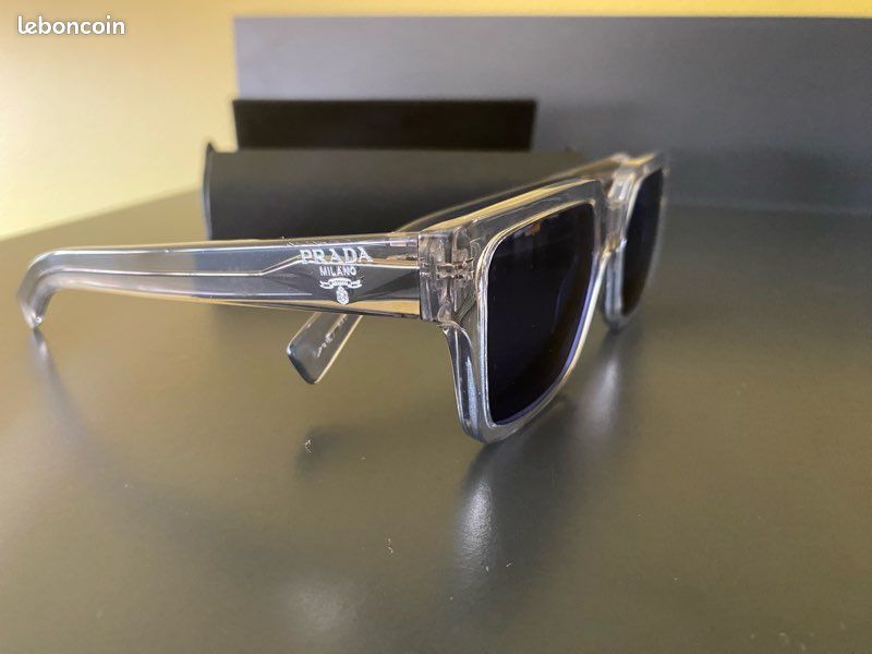 Lunettes de soleil Prada (image 1)