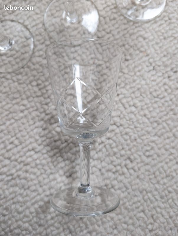Lot de verres à pied en cristal gravé (image 3)
