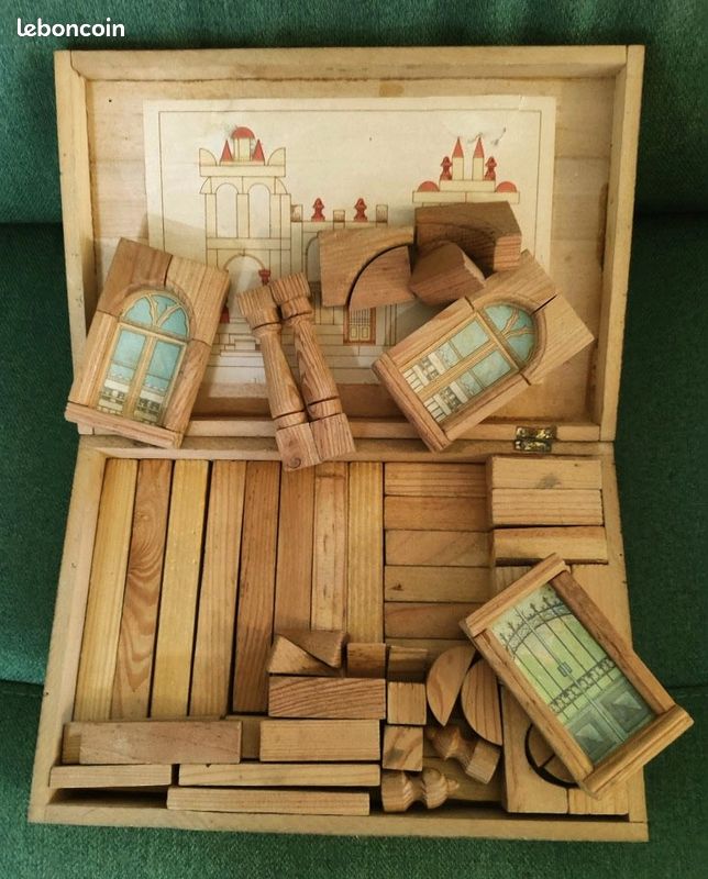 DEUX JEUX ANCIENS DE CONSTRUCTIONS EN BOIS "LES BOIS DE MEGEVE/LILLIPUT