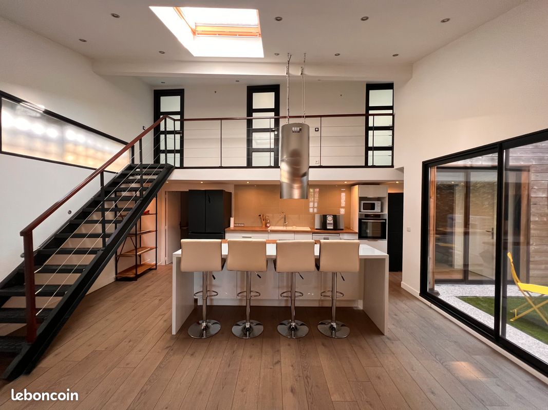 Loft 160 m2 - 3 chambres, 1 patio, 2 salle de bain - au coeur du vieux Lormont - Famille ou colocation - Lormont 33310 (image principale 2)