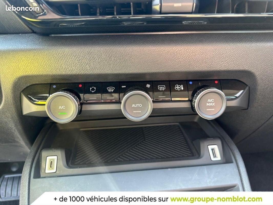 Citroën C4 SOCIETE BLUEHDI 130 S&S EAT8 FEEL NAV BUSINESS R (image 18)
