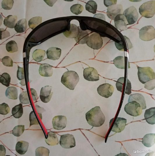 Vends lunettes de soleil en parfait état (image 3)