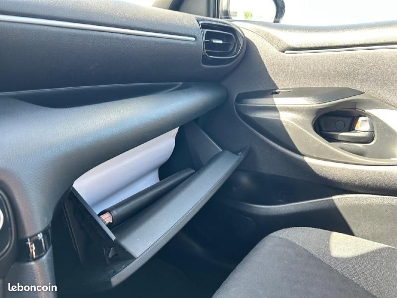 Toyota Yaris 116h Dynamic Business 5p + Programme Beyond Zero Academy MY22 (image 30)