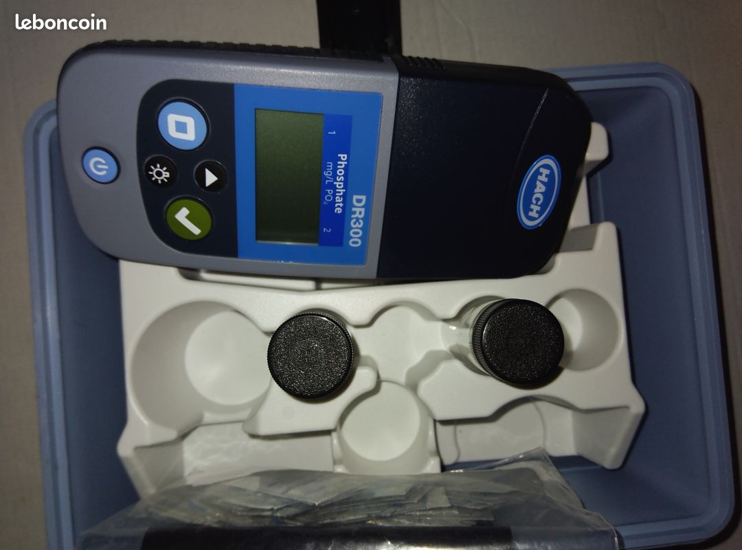 Analyseur d eau HACH DR 300 (image 2)