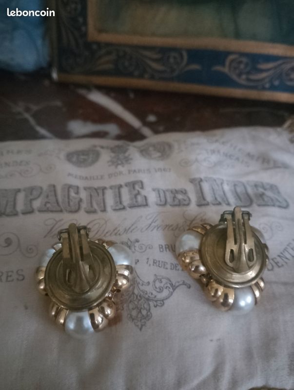 Boucles D’oreilles Anciennes Clips – Perles Dorées à L’or Fin – Créateur – Modèle Boule