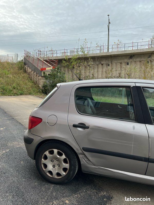 Peugeot 307 gris HDI Diesel 5 portes en bon état contrôle technique ✅ (image 2)
