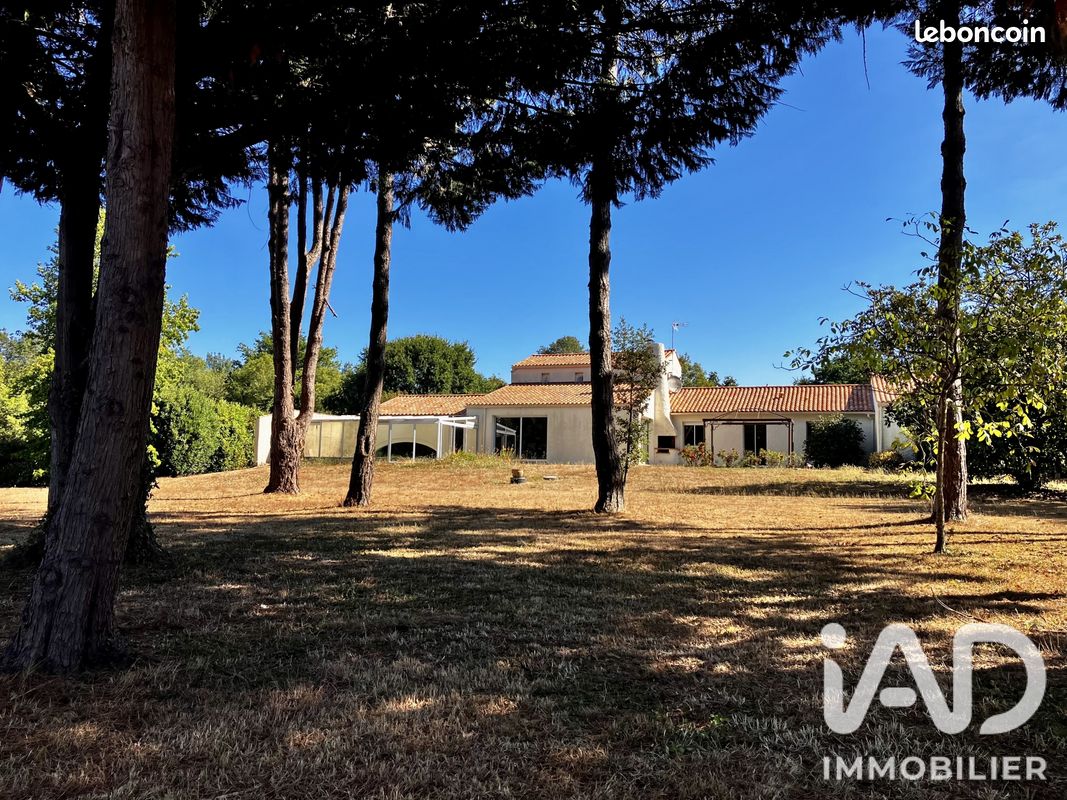 Maison 11 pièces 276 m² · à Mareuil-sur-Lay-Dissais · 276 m² · 289 000 €